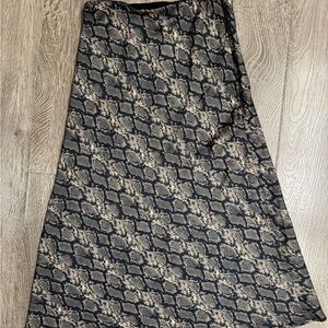 Urban Outfitters Black and Gray Patterned A-Line Skirt